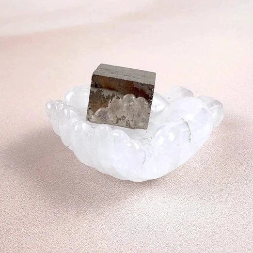 Esté Crystals crystal Clear Quartz Mini Offering Hands