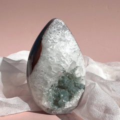 Esté Crystals crystal Green Sugar Rainbow Amethyst Self Standing Egg