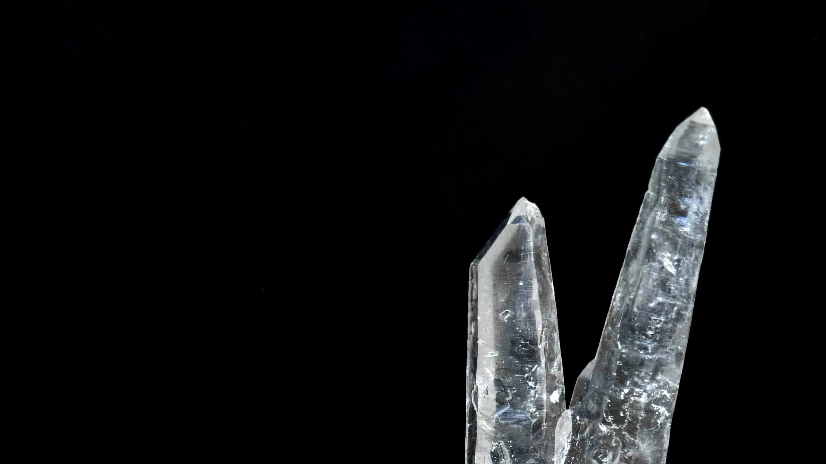 Esté Crystals crystal Diamantina Laser Quartz Statement Cluster on Spinning Stand