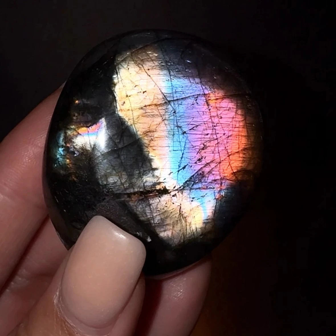 Esté Crystals crystal Rainbow Flash Labradorite Palm Stone