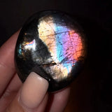 Esté Crystals crystal Rainbow Flash Labradorite Palm Stone
