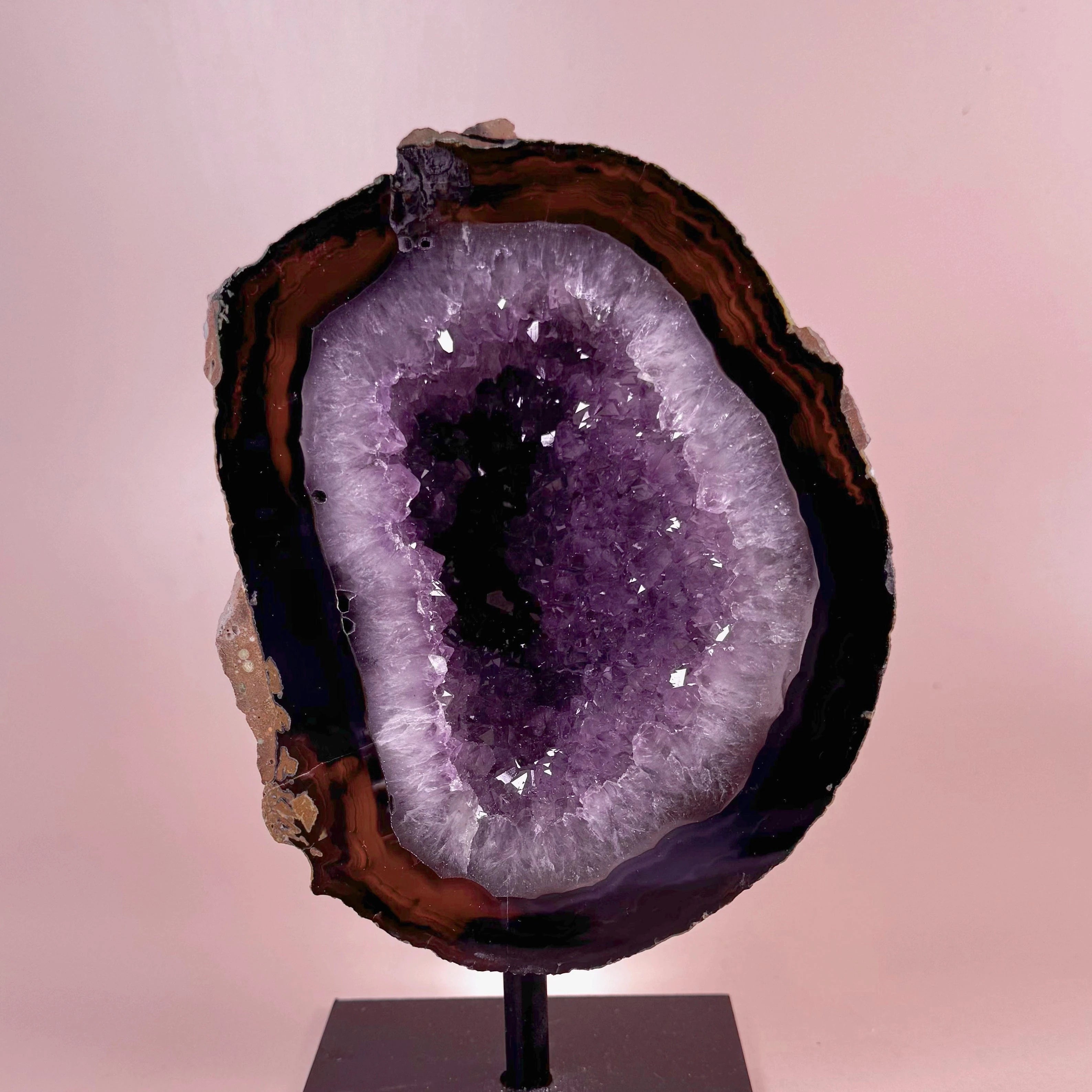 Esté Crystals crystal Red Agate Geode with Amethyst on Stand