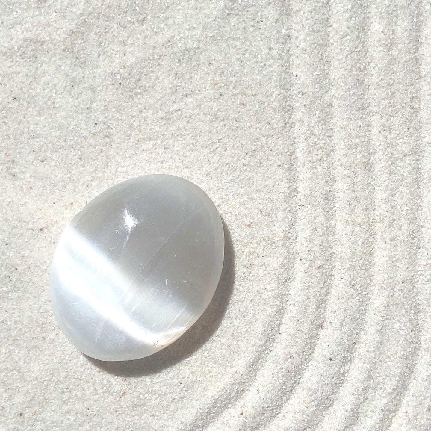 Esté Crystals crystal Selenite Palm