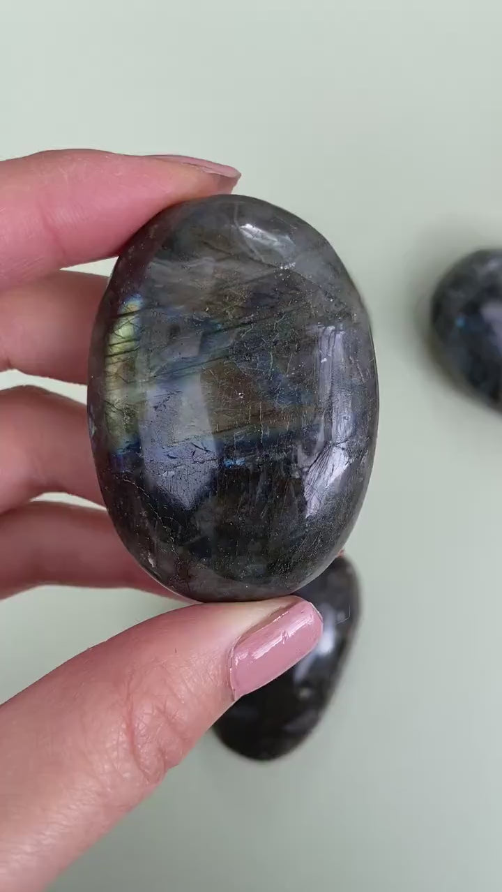 Labradorite Palmstone | Healing and Transformation Crystal Stone